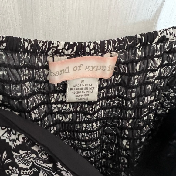 5/$100 Beautiful Romper - Picture 3 of 5